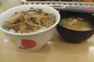 <p>Matsuya's gyudon and miso soup are legendary.</p>