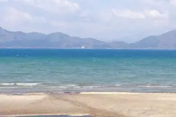 <p>Sparkling blue waters and the dramatic mountains give the best of both worlds at Tazawako in Akita Prefecture.</p>