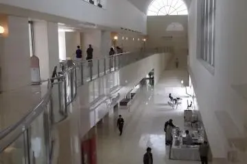 <p>A longer shot of the atrium</p>