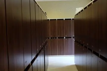 <p>ตู้เก็บรองเท้าแต่ละห้อง</p>