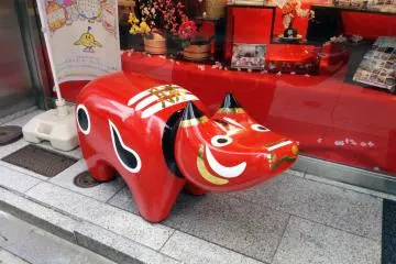 <p>A plus-sized akabeko, a specialty product of the region, welcomes visitors.&nbsp;</p>