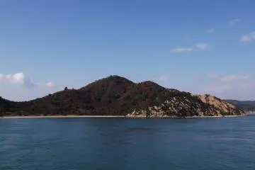 บางเกาะจะมีขนาดใหญ่กว่าเกาะอื่น และมีชายหาดน่าเล่นด้วย