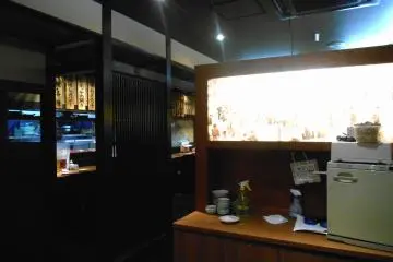 <p>On the left side are 1F counter seats</p>