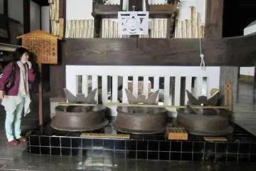 <p>Small shrine above "Nigoku-gama" (rice cookers). Almost 98 kg of rice can be cooked at one time in these rice cookers, which would serve approximately 2000 people.</p>