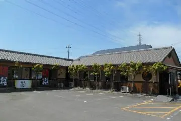 <p>Noodle restaurant 'Wataru', seen from parking lot</p>
