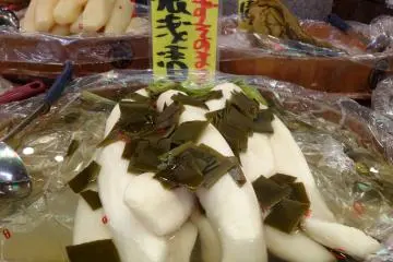 <p>มีให้เลือกทั้งแบบดองใหม่ๆ</p>