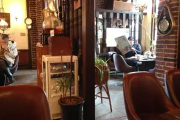 <p>Relax with a newspaper by the window in this airy coffee and tea house next to Miyazu&nbsp;Station</p>