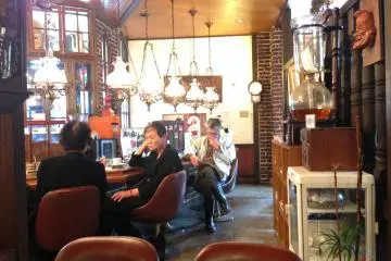 <p>Eating at this cafe is like going back in time</p>
