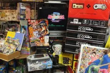 <p>เกมเฟมิคอมยังมีเลย</p>