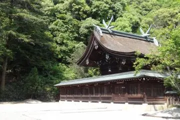 <p>หนึ่งในอาคารศาลเจ้าที่งดงามมาก</p>