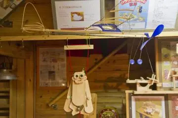 <p>You'll find animals with moving parts as well as flying machines</p>