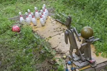 <p>Outdoor bowling</p>