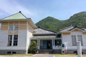 Ryujoukan - The building seamlessly combines Japanese and Western styles with light blue window frames, green doors and roof and Japanese roof tiles.