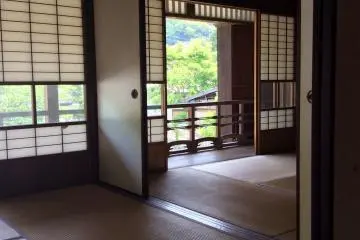Old Takada Kaisou Ten (Upstairs) - The most inner room of the house facing south. There is an alcove and a set of staggered shelves and it seems the most expensive room.
