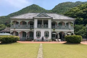 The Western building next to Ryujoukan has used as a museum and cafe.