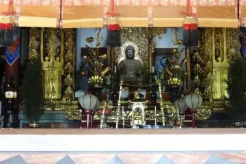 <p>พระพุทธรูปที่วัดบิทชุ-โกะโกะบุนจิ (Bitchu-Kokubunji)</p>