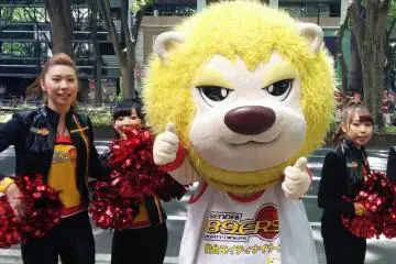 <p>The Sendai&nbsp;89ers mascot and cheerleaders, as well as many other of the city's characters were out to support the runners.&nbsp;</p>