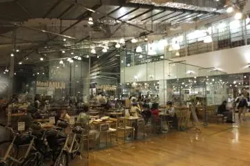 <p>เมื่อมองจากทางเข้าหลังจากขึ้นบันไดเลื่อนมาชั้น 2</p>