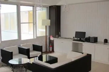 <p>Lounge</p>