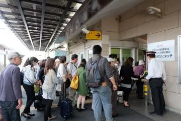 <p>อย่าคิดว่ามาวันธรรมดาแล้วคนจะไม่เยอะ!</p>