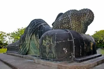 <p>Behind the&nbsp;Nirvana Statue of Jorakuzan Mantokuji Temple</p>