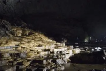 <p>Side view of the Hyakumai-Zara, 100 plates in the cave.</p>