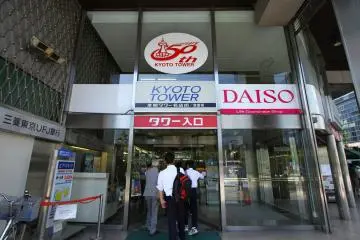 <p>The 'grand' entrance.&nbsp;</p>