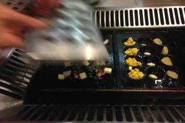 They use a special server to ensure every ball has an equal amount of ingredients.