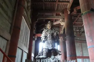 <p>หนึ่งในผู้พิทักษ์ของวัดโทะไดจิ</p>