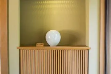 <p>One of the hotel's most expensive decorations - a vase with rich history</p>