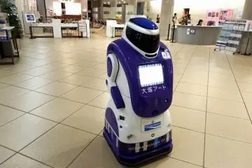 <p>Guide robot, 'Otsuka Art-kun', is available to guide you around the museum for an hour or so</p>