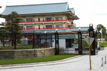 <p>This is what the locals call, 'Otsuka Palace', which is in fact a retreat for Otsuka employees as well as a guest house. The sumo wrestler Yokozuna Hakuho held a wedding party here since his bride was from Tokushima</p>