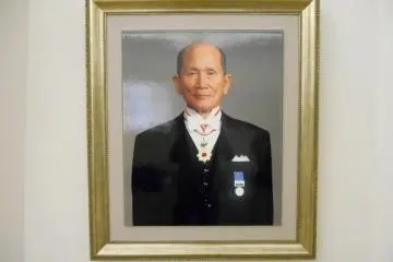 <p>Portrait of Masahito Otsuka (1916 - 2000), ex-CEO of Otsuka Holdings and the director of Otsuka Museum of Art. This portrait is of course one of the ceramic board paintings reproduced using their special technology &nbsp;</p>