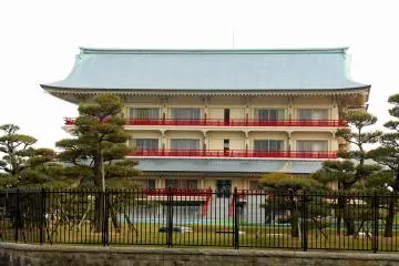 <p>'Shiosai-So' (The villa, Sound of Waves). It sure looks like a palace and you can't blame me if I believed the tale of the Lord of Otsuka resided in this palace!</p>