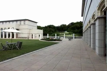 <p>The garden of Otsuka Museum of Art</p>