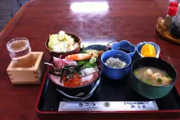 Fresh seafood and sake
