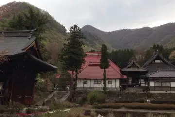 Ganshoin, viewed from outside the gate.