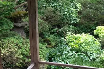 The garden where Issa wrote his famous haiku.