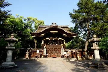 <p>Toyokuni Shrine's main gate, 'Kara-Mon', which is a national treasure and which was moved from Fushimi Castle via Nijo Castle</p>