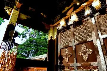 <p>Close up of shrine's main gate, 'Kara-Mon', a national treasure</p>