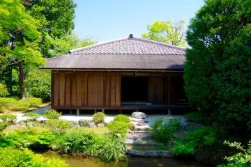 <p>Rakushiken teahouse</p>