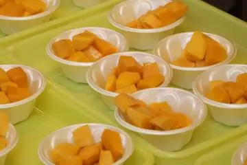 <p>มะม่วงเย็น ๆ ในวันที่อบอุ่นของฤดูใบไม้ผลิ</p>