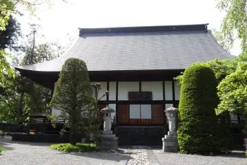 <p>วัดเล็กๆ ที่สวยและสงบริมทะเลสาปคะวะกุชิโกะ</p>