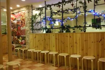 <p>The restaurant is decorated in a light and warm style</p>