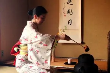 <p>All you hear is the sound of water and the calming of your mind at this Kyoto tea ceremony</p>