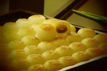 <p>Close-up of Japanse&nbsp;cake 'Manju' in a Japanese cake shop</p>