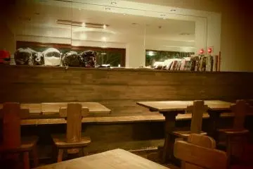 <p>Other tables of the restaurant. I was the only customer! Some helmets for motorbikes were on the shelf</p>