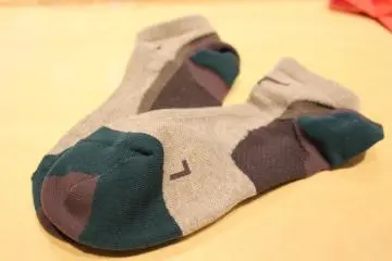 <p>This is a sample pair of the Mizuno Arch Hammock sock. The technology and support it provides for ones arch as a runner is just amazing. I personally no longer need an additional sole insert for my new Mizuno running shoes!&nbsp;</p>