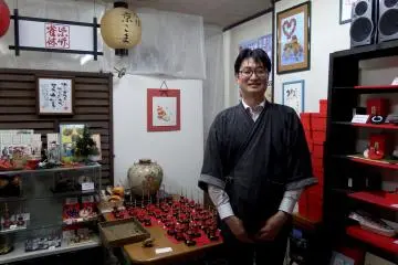 <p>The Maestro, Mr. Yoshiyuki Nakamura, one-and-only Kyo Koma artist in the world</p>