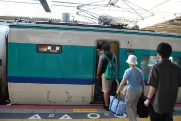 <p>ขึ้นรถไฟสายคุโระชิโอะ</p>